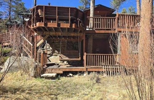Drake Cabin | Create Memories at This Romantic Riverfront Cabin Near Estes Park