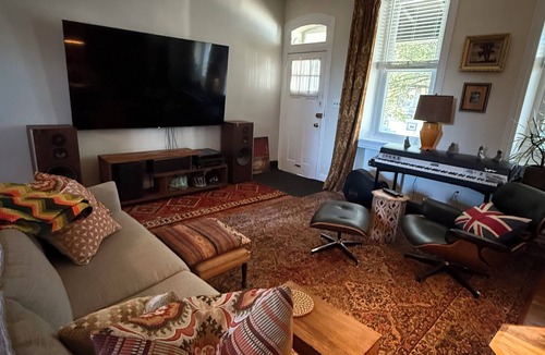 Roxborough-Manayunk House | Creative’s charming 2-bedroom house in Philadelphia, HVAC/mid- century esthetic.