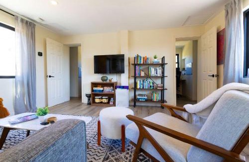 Johnson City House | Creator Cabin - Retreat for 8