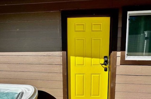 Ahwahnee Apartment | Creature Comforts Suite - Private Hot Tub-Sleeps 2