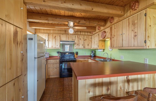 Creede Cabin | Creede Cabin - Dogs Welcome - Amazing Views - Large Deck