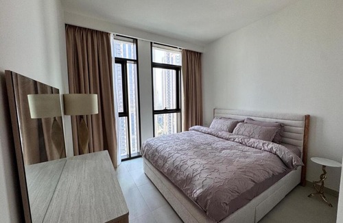 Dubai Apartment | Creek crescent high floor