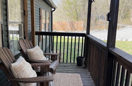 Albany House | Creek-Front Getaway at Dale Hollow Lake