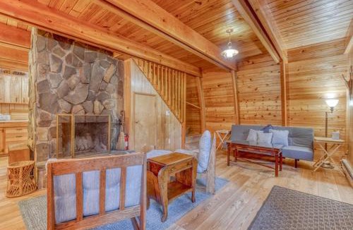Government Camp House | Creek-side mountain cabin with fireplace balcony & full kitchen - near hiking