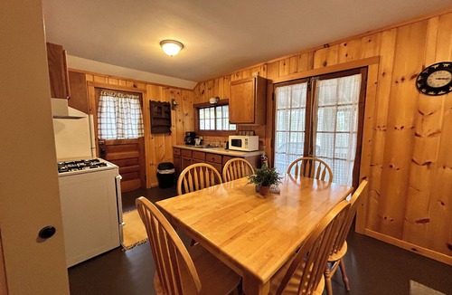 Hazelhurst Resort | Creeks Bend {Cabin 3}