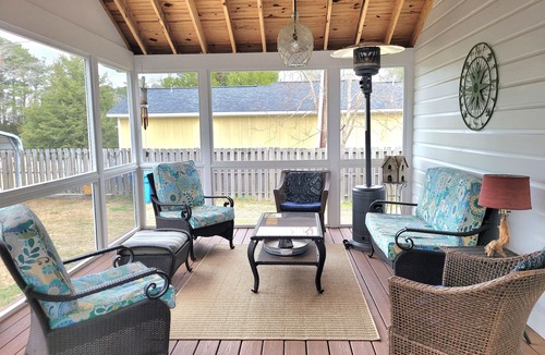 Oriental Cottage | Creeks End - Charming cottage with private dock