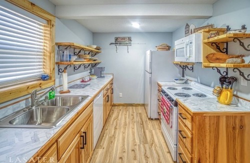 Marble Falls Cabin | Creekside 2-bedroom cabin near the Buffalo River in enchanting Marble Falls