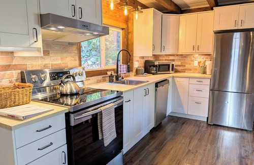 Nelson Cabin | Creekside Cabin - 2 minute walk to the beach. See calendar for available dates.