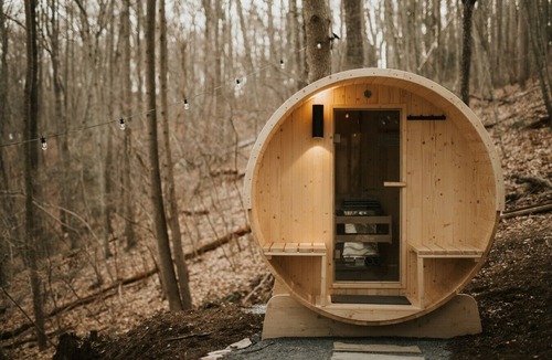 Susquehanna Trails Cabin | Creekside Cabin: Sauna | Hot Tub | Fire Pit | Romantic | Peaceful | Cozy
