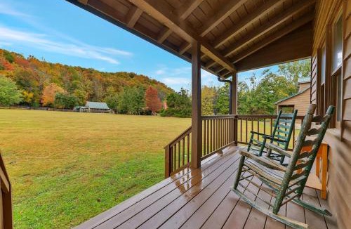 Cosby Ski Chalet | Creekside Cabin