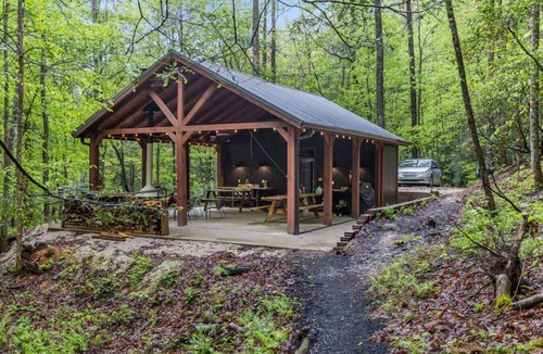 Pine Ridge Cabin | Creekside - Camping Cabin Retreat - RRG, KY