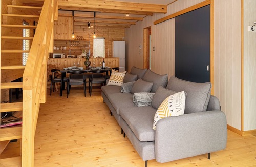 Iida Ski Chalet | Creekside Chalets Hakuba