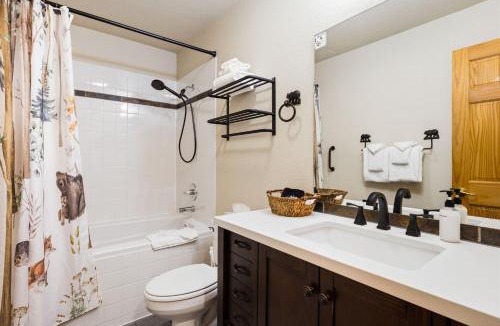 Fall River Estates Apartment | Creekside Condo G by Estes Park Condos