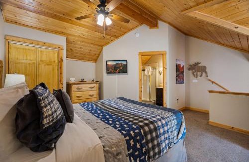 Fall River Estates Apartment | Creekside Condo G by Estes Park Condos