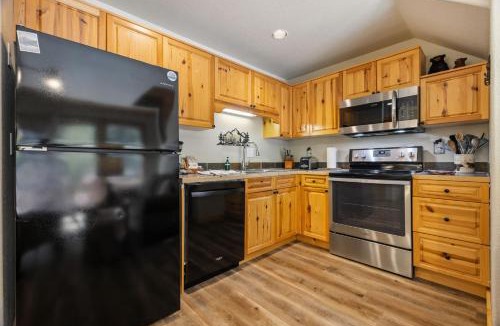 Fall River Estates Apartment | Creekside Condo G by Estes Park Condos