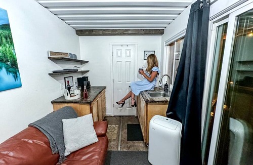 Monument Cabin | Creekside Container Glamping for a Nature Escape in Monument, Colorado