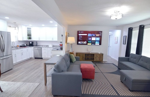 Bloomington House | Creekside Corner