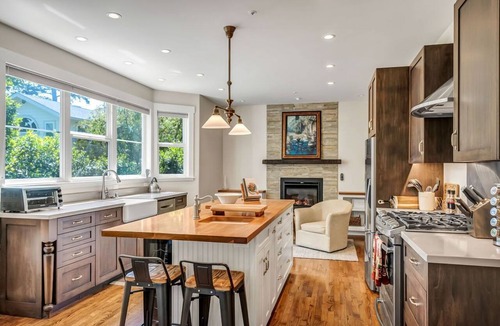 Sonoma House | Creekside Cottage ~ Gorgeous cottage just 3 blocks from the Historic Sonoma Plaz
