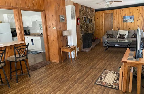 Cascade-Chipita Park Cabin | Creekside Cottage - Private Retreat - 1 Mile to Pikes Peak