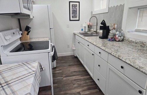 Mount Vernon Apartment | Creekside Cottage. Great deck! Private!