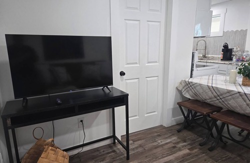 Mount Vernon Apartment | Creekside Cottage. Great deck! Private!