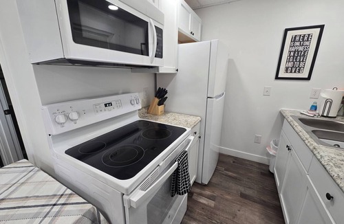 Mount Vernon Apartment | Creekside Cottage. Great deck! Private!
