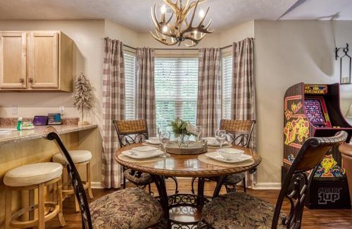 Sevierville Ski Chalet | Creekside Cottage