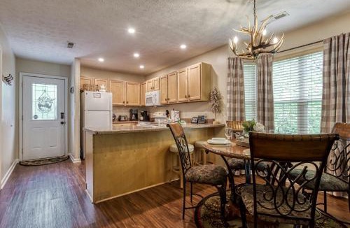 Sevierville Ski Chalet | Creekside Cottage