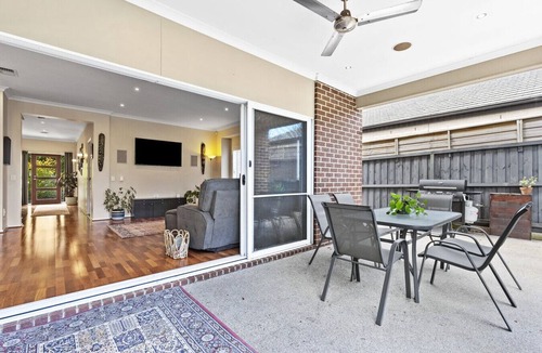 Curlewis House | Creekside Curlewis- Family holiday house for 12. Wineries, Beaches, Parks