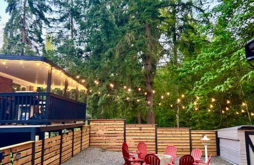 Victory Heights House | Creekside Deck Covered BBQ Fire Pit King Bed