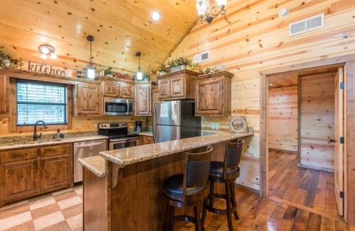 Broken Bow Cabin | Creekside Escape w/Hot Tub