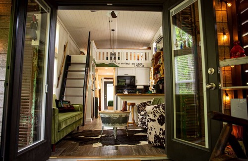Mentone House | Creekside Gem | Hot Tub, Sleeping Porch, Fire Pit