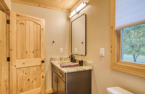 Mineral Bluff Cabin | Creekside Luxe, Modern & Secluded Cold Plunge, Sauna, Peloton & Weights