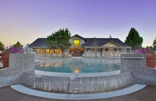 Redmond Condo | Creekside Luxury @ Eaglecrest-Dog Friendly Escape!