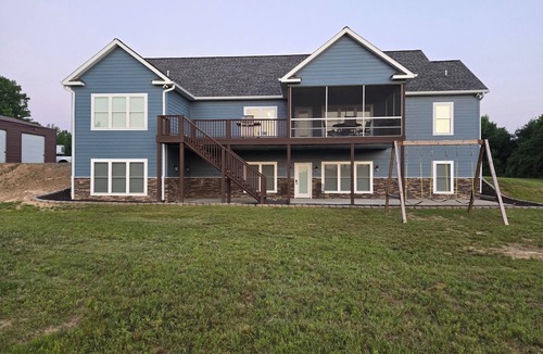 Henagar House | Creekside Manor is you ultimate vacation home to relax with the whole family.