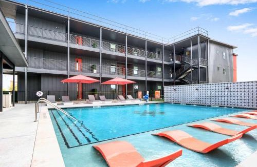 New Braunfels House | Creekside Modern - Condo for 4