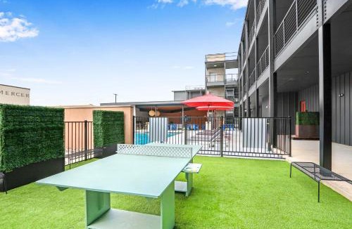 New Braunfels House | Creekside Modern - Condo for 4