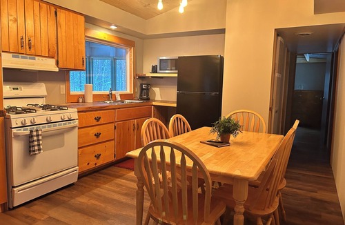 Hazelhurst Cabin | Creekside Oasis {Cabin 10}