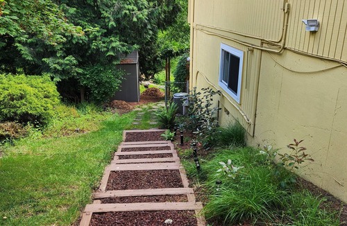 Tigard Apartment | Creekside Oasis centrally located in Tigard