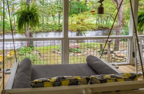 Bryson City House | Creekside Quarters, Modern Farmhouse, Deep Creek your Backyard Oasis, Hot Tub, Covered Porch, Ping Pong, Fire Pit, Outdoor Games, Close to Town & Entrance to National Park