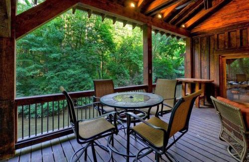 Cashes Valley House | Creekside R&R