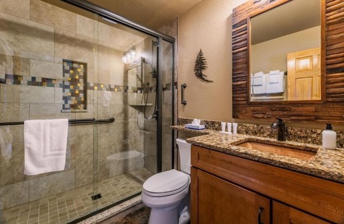 Fall River Estates Apartment | Creekside Suites 05 by Estes Park Condos