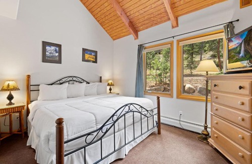 Fall River Estates Apartment | Creekside Suites 10 by Estes Park Condos