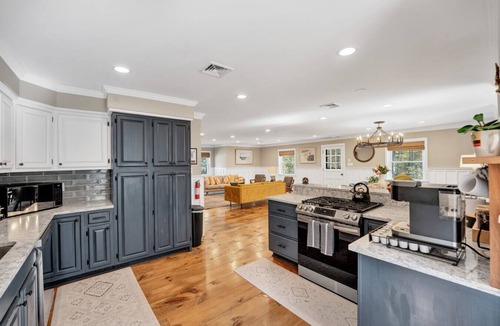 Stroudsburg House | Creekside+Trout Fishing+Treehouse+Bunkroom+Jacuzzi