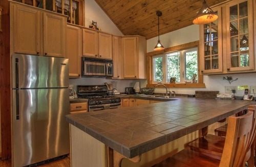 Red Lodge House | Creekside Wolf Cabin- On The River- Close to Town