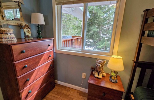 Red Lodge House | Creekside Wolf Cabin- On The River- Close to Town