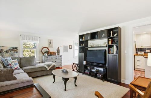 Tilghman House | Crepe Myrtle