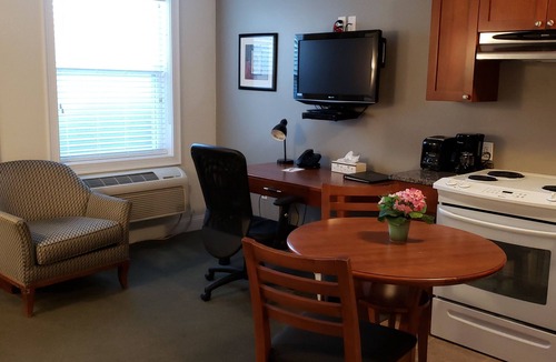 South Side Apartment | Crescent Suites Hotel