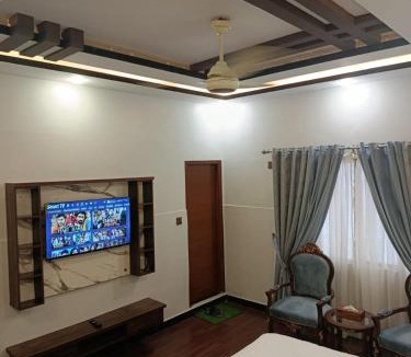 Gulshan-e-Iqbal House | Crescent villa