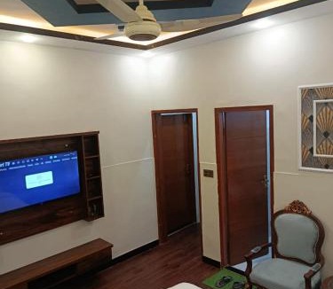 Gulshan-e-Iqbal House | Crescent villa